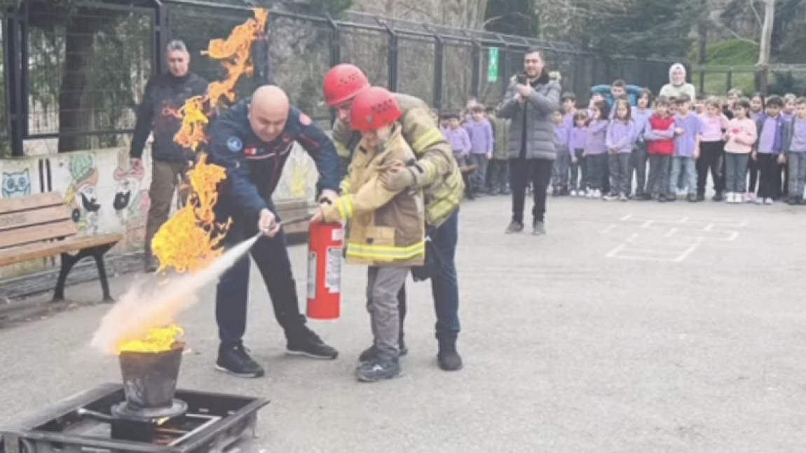 İBB İtfaiye Müdürlüğü’nün Okulumuzda yaptığı yangın tatbikatı